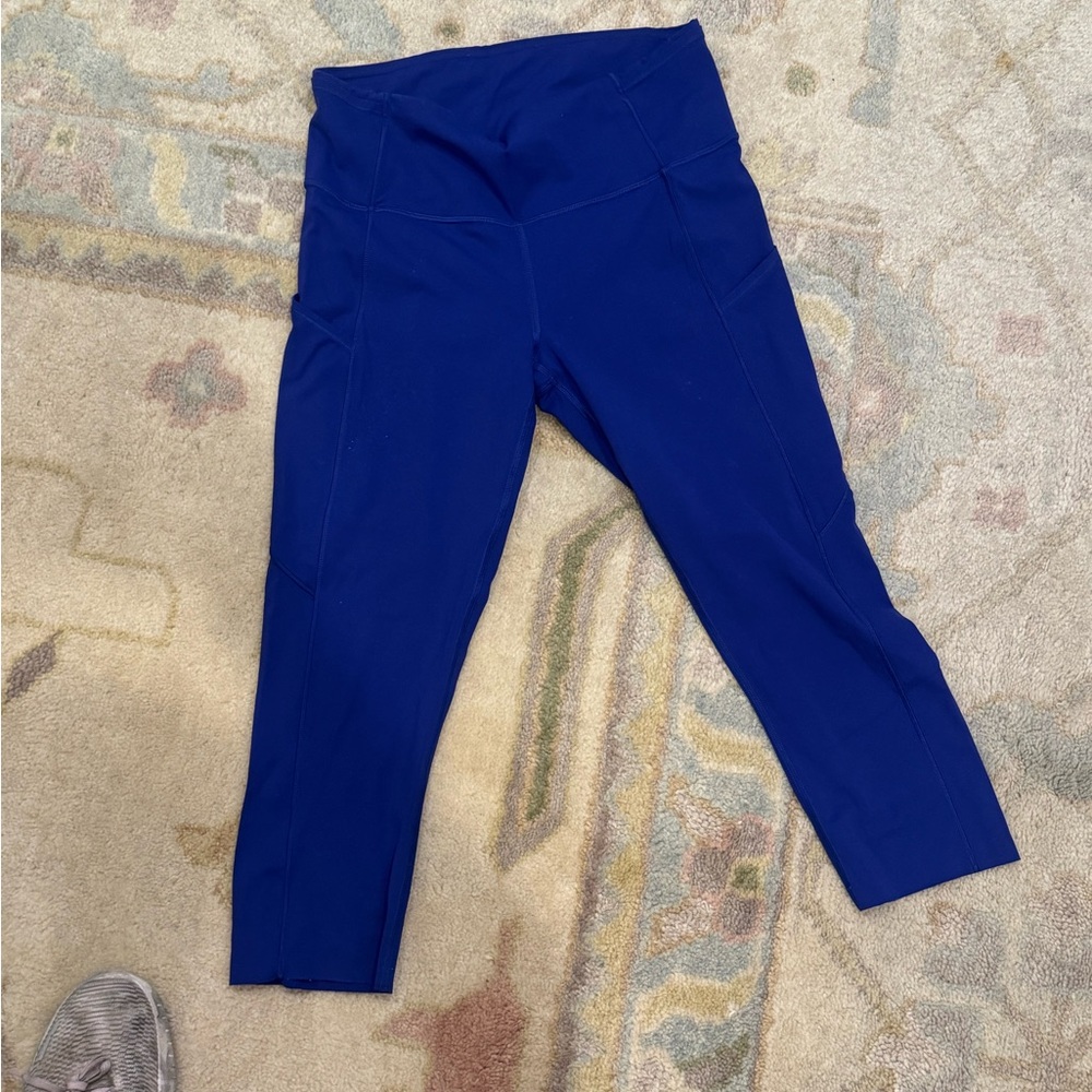 Used but good Lululemon Blue High-Waisted Leggings pockets capri love💙